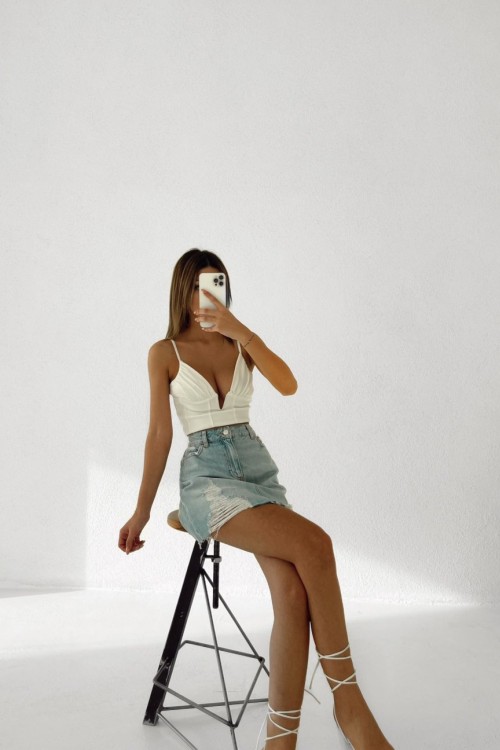 Soly V Dekolteli Likralı Croptop  Beyaz