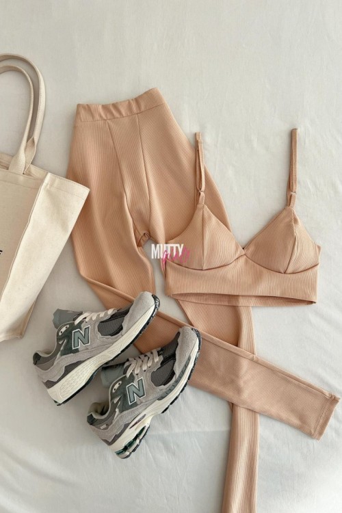 Christina Gloplu Toparlayıcı Kumaş Relax Takım Bej